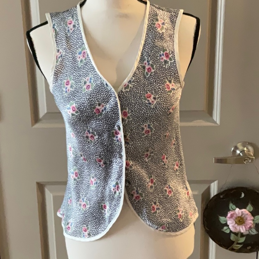 Floral Sleeveless Women's Top - Black and Pink
